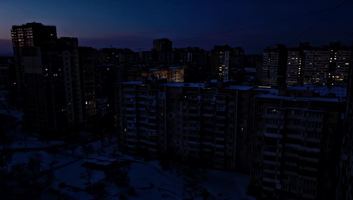 Kyiv faces a power outage after Russian strikes damage energy infrastructure in the capital