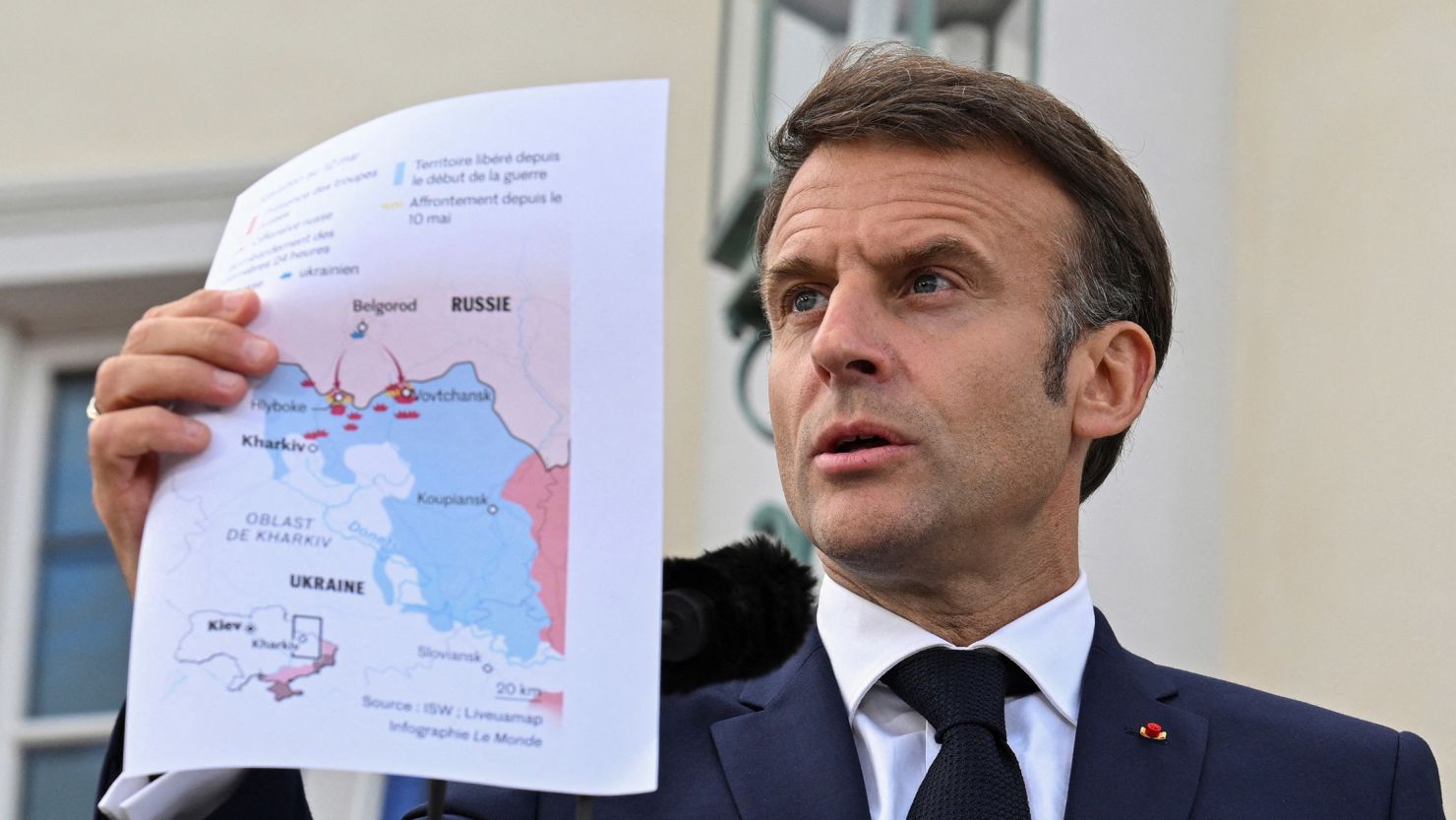 Macron reviewing a map of Ukraine during intelligence briefing, 2026