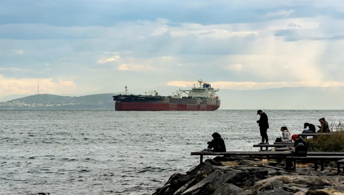 The Kriti King crude oil tanker entering the Bosphorus amid the 2026 Hormuz crisis