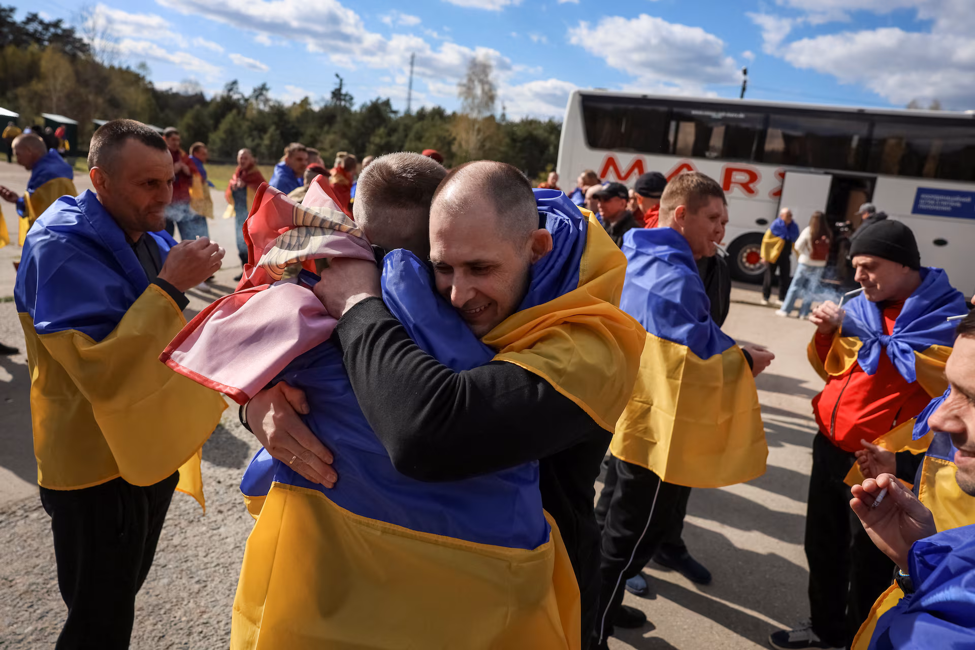 Families reuniting with Ukrainian soldiers released from Russian captivity in April 2026